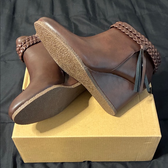 🎀 Ankle Boots w/ Braids 🎀 - Picture 5 of 6